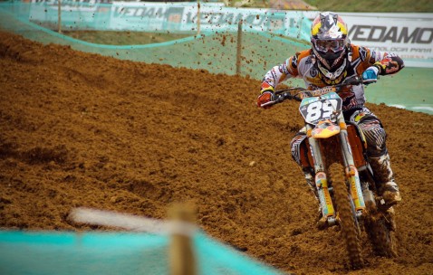 爱游戏APP-排球赛场焦点！克罗地亚队对阵美国队，防守反击奏效，球队笑到最后